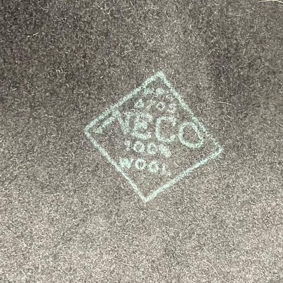 50s/60s Black Pillbox Style Wool Felt Hat With Netting And Flower Embellishment - Picture 15 of 15